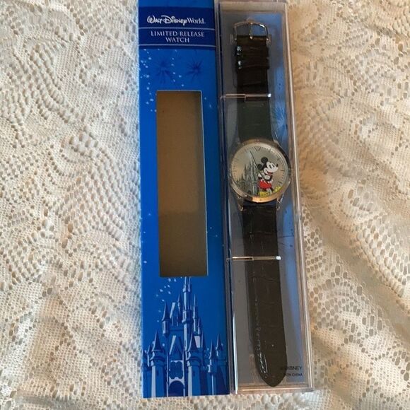 Walt Disney Mickey Mouse Watch Limited Release NIB - Picture 1 of 7